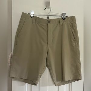 Under Armour Men’s Golf Shorts Size 38 Heat Gear